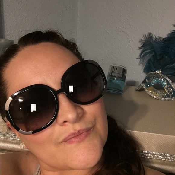 Chloe Sunny’s the Kim K Shades 🌞🌈😎 - Picture 5 of 8